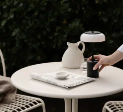 Lampe, Baladeuse, Blossi Portable Mini, noir, opal, IP65, LED, dim, 2700K, 230 lm, Ø14cm, H26,2cm - Nuura