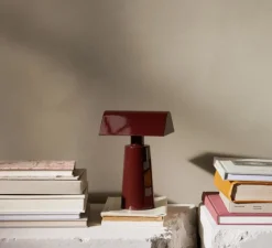 Lampe, baladeuse, Caret, Rouge burgundy foncé, LED, dim, 2700K, 100 lm, L15cm, H22cm - Andtradition