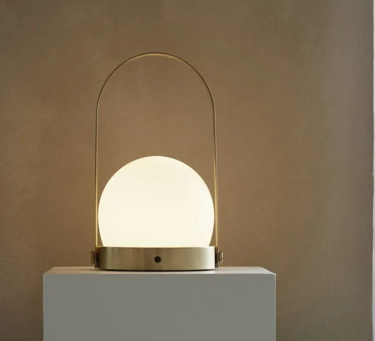 Lampe, baladeuse, Carrie, laiton brossé, LED, dim, 2700K, 380 lm, Ø13,5cm, H24,5cm - Audo Copenhagen