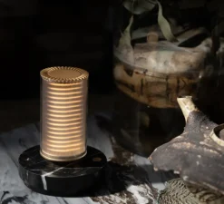 Lampe, Baladeuse, Frechin à table, marbre noir, finition or, LED, dim, 2200K, 100 lm, Ø13cm, H16,6cm - DCW éditions Paris