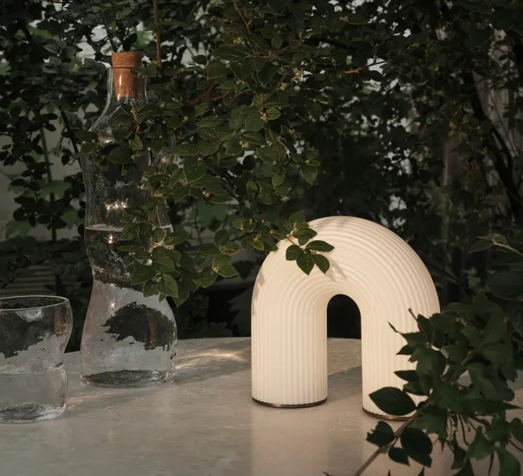 Lampe, Baladeuse, Vuelta, blanc, laiton, IP44, LED, dim, 2200K, 40 lm, L16,5cm, H15,5cm - Ferm Living