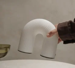 Lampe, Baladeuse, Vuelta, blanc, laiton, IP44, LED, dim, 2200K, 40 lm, L16,5cm, H15,5cm - Ferm Living