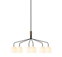 Lustre 6 bras, Howard, blanc, laiton, L133,6cm, H60,4cm - Gubi