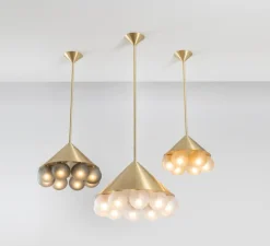 Lustre, Peak 8, Gris texturé, laiton, Ø30cm, H43cm - SkLO Studio