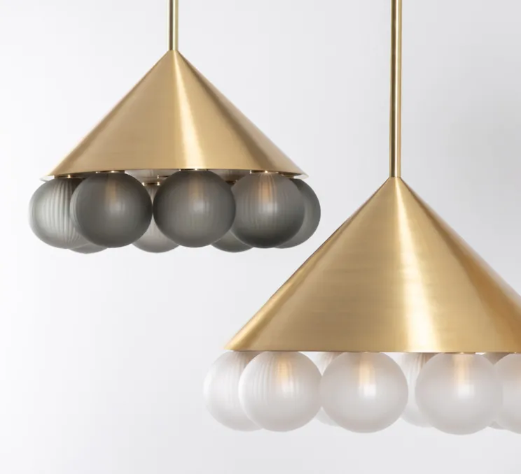 Lustre, Peak 8, Gris texturé, laiton, Ø30cm, H43cm - SkLO Studio