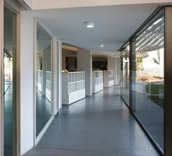 Plafonnier, Domo 8200, laqué blanc mat à l'intérieur, laqué blanc mat à l'extérieur, LED, 2700K, 598 lm, Ø18,5cm, H9cm - Vibia