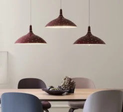 Suspension, 1965, bordeaux, laiton, Ø46cm, H26cm - Gubi