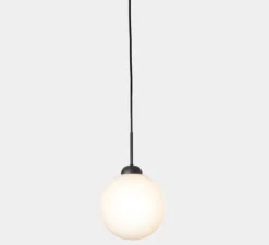 Suspension, Apiales 1, Large, noir satin, verre opalin, Ø20cm, H31,6cm - Nuura