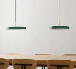 Suspension, Asteria Medium plus, vert forêt et laiton, LED, 2400-2700-3000K, 1600lm, Ø43cm, H14cm - Umage