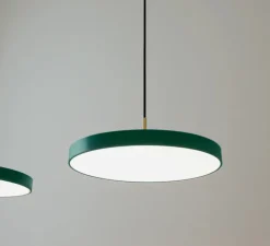 Suspension, Asteria Medium plus, vert forêt et laiton, LED, 2400-2700-3000K, 1600lm, Ø43cm, H14cm - Umage
