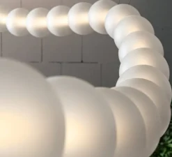 Suspension, Daisy 750, 56 boules, blanc, IP67, LED, dim, 3000K, 1109 lm, Ø7cm, L500cm - Loftlight