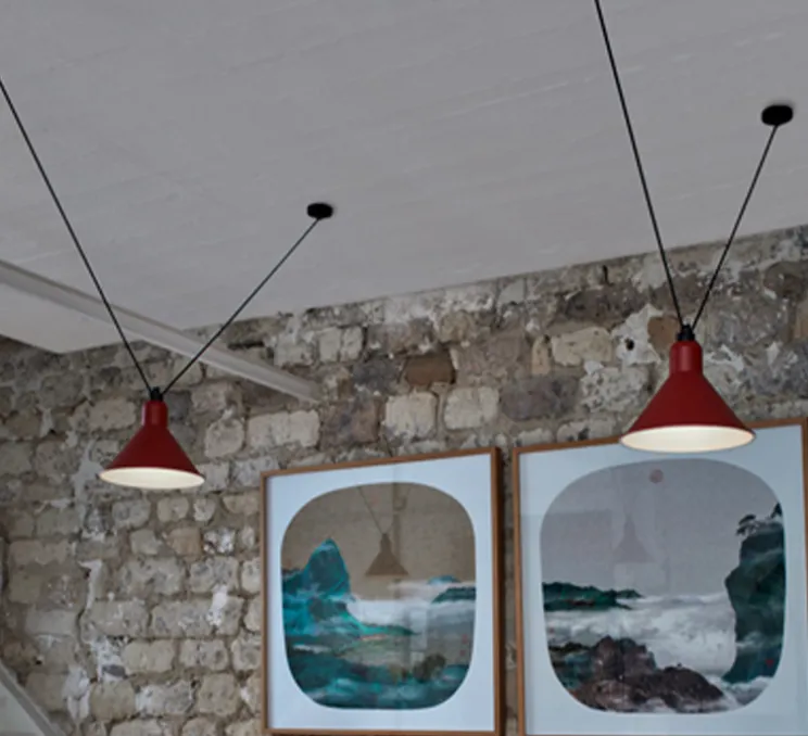 Suspension, Les Acrobates de Gras N°323 XL, rouge/intérieur blanc, Ø32cm, H23cm - DCW éditions Paris