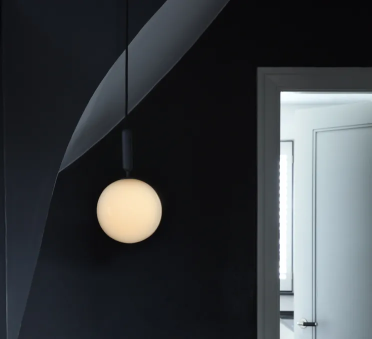 Suspension, Miira 1 large, noir, globe opalin, Ø20cm, H35,3cm - Nuura