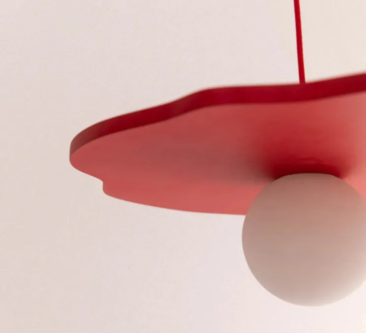 Suspension, Nenuphar moyen, peinture laquée rouge, Ø50cm, H1,5cm - Little Anana