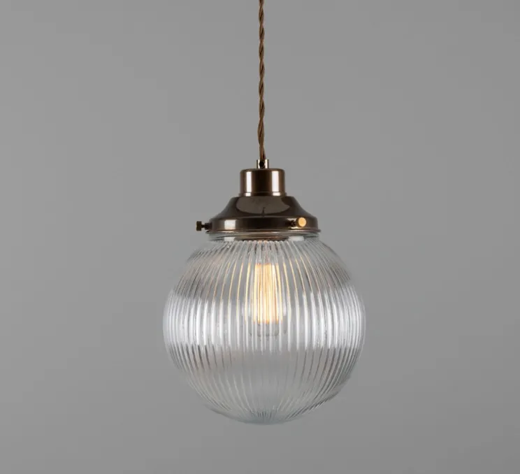 Suspension, Stanley, globe en verre holophane, laiton antique, câble 2m, Ø20cm, H23cm - Mullan Lighting