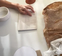 Suspension, Terra Wide, rouge/carve, IP44, LED, dim, 2700K, 1200 lm, Ø36,6cm, H14,5cm - Pott