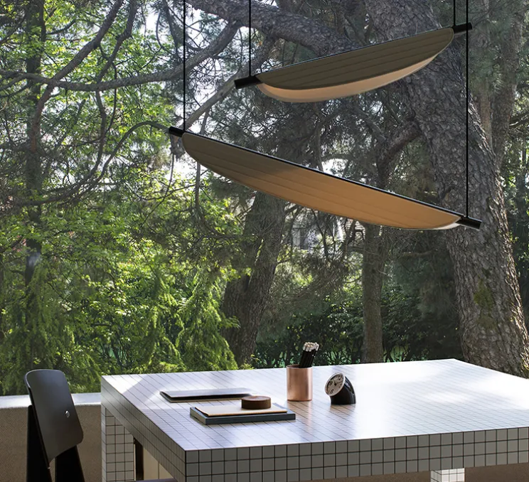 Suspension, Thula 562.21, corps noir, détail noir, abat-jour cuir beige, IP40, LED, 2700K, 1500lm, L67cm, H11cm - Tooy