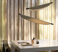 Suspension, Thula 562.22, corps noir, détail noir, abat-jour cuir beige, IP40, LED, 2700K, 2600lm, L104cm, H11cm - Tooy