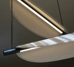 Suspension, Thula 562.22, corps noir, détail noir, abat-jour cuir beige, IP40, LED, 2700K, 2600lm, L104cm, H11cm - Tooy