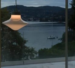 Suspension, Trottola S, verre blanc, structure noire, LED, dim, 2700K, 1260 lm, Ø34,6cm, H23,5cm - Brokis