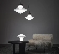 Suspension, Trottola S, verre blanc, structure noire, LED, dim, 2700K, 1260 lm, Ø34,6cm, H23,5cm - Brokis